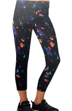 Load image into Gallery viewer, Kirkland Signature Girls' Moisture Wicking Fabric Active Capri Legging
